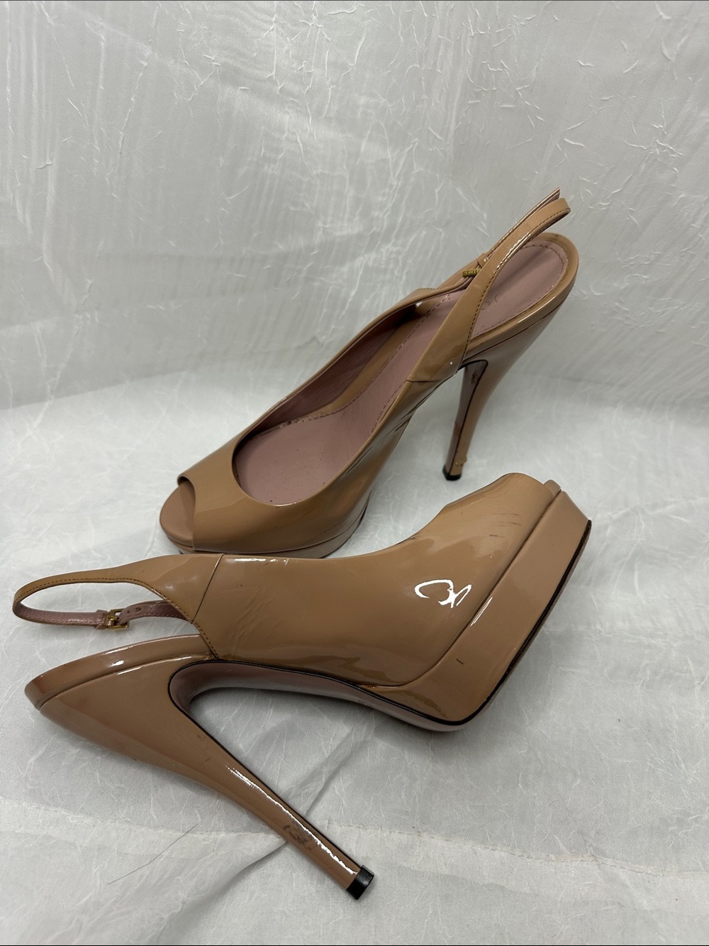 Gucci Nude Patent Leather Peep Toe Slingback Heels with Gold Buckle - Picture 12 of 12